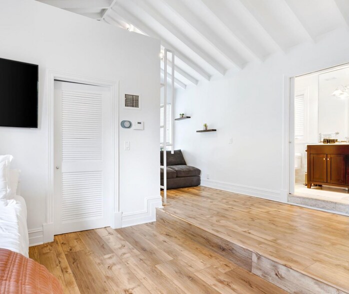 Building Photo - 113 NE 101st St