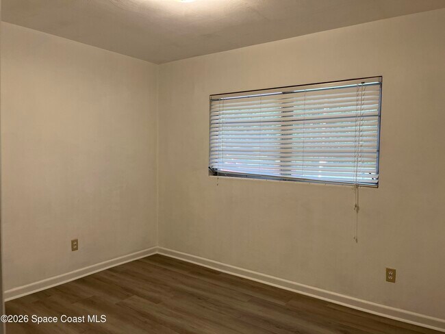 Building Photo - 211 W Laila Dr