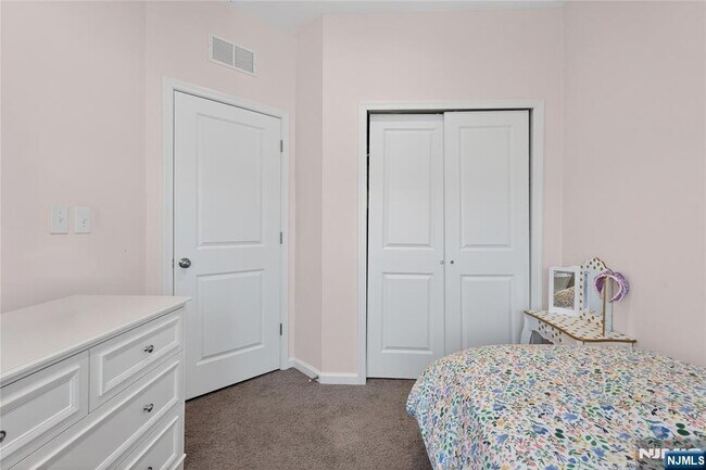 Building Photo - 117 Truman Dr