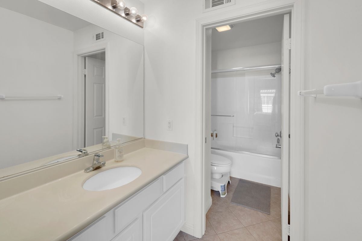 Building Photo - 2850 Ballesteros Ln