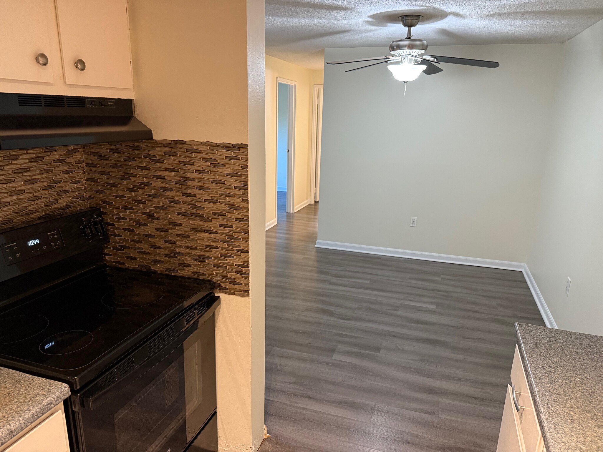 Building Photo - 30 Silver Hill Ln