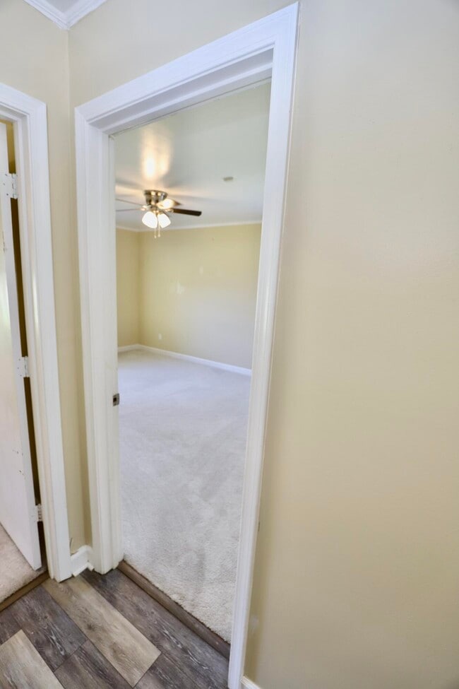 Building Photo - 549 Pringle Dr