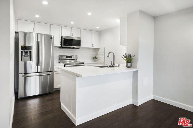 Building Photo - 10535 Wilshire Blvd