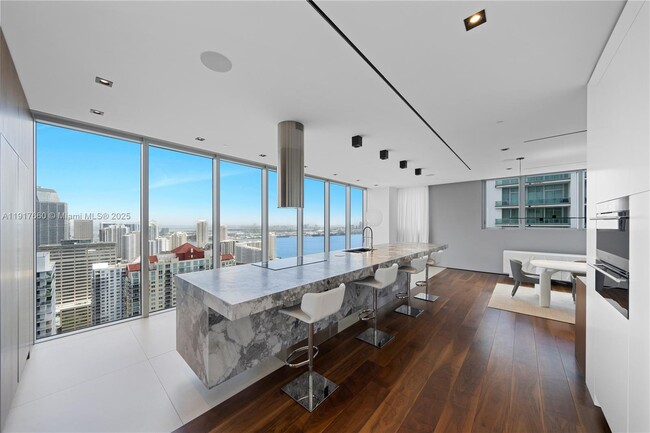 Building Photo - 1300 Brickell Bay Dr