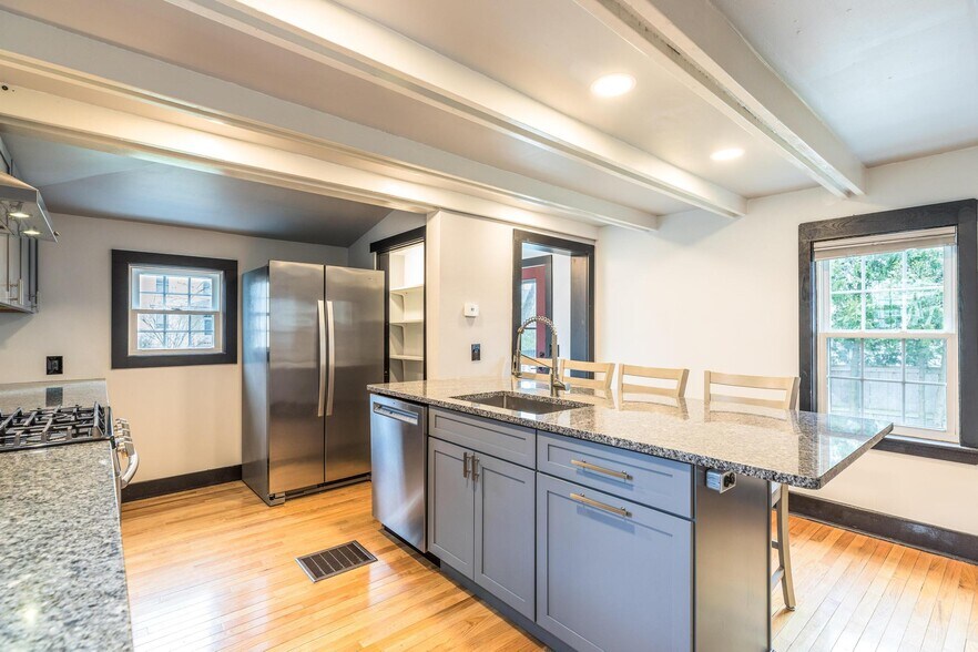 Building Photo - 21 Union St