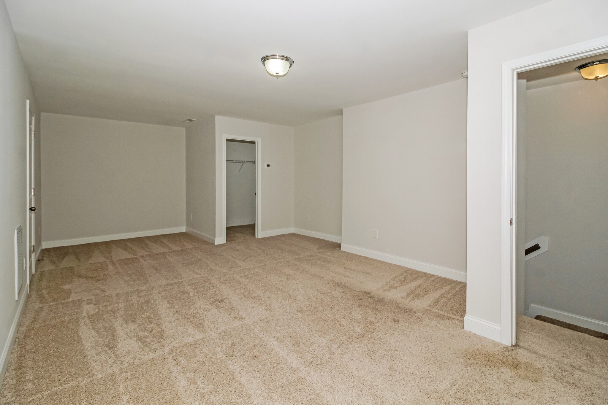 Building Photo - 1600 Carmelina Dr SE