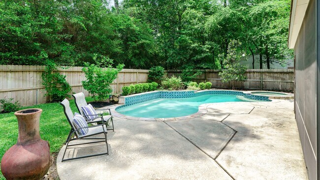 Building Photo - 39 Sylvan Forest Dr