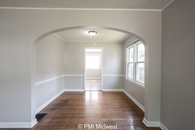 Building Photo - "Charming 2-Bed Home with Gleaming Hardwoo...