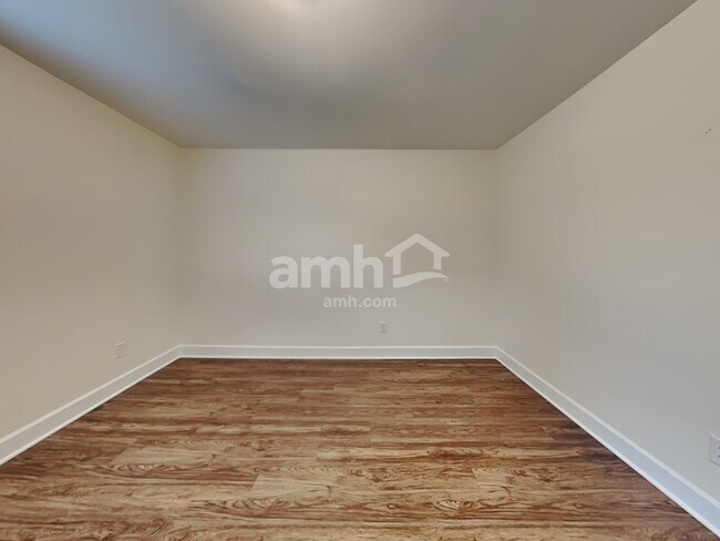 Building Photo - 3110 Esquire Dr