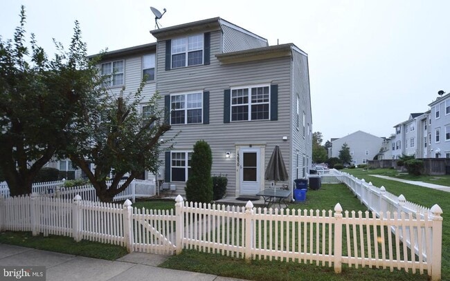 Building Photo - 13850 Crosstie Dr