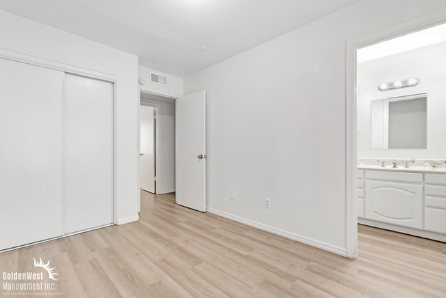 Building Photo - Remodeled 4Bdm 2Ba Downtown Duplex in Phoenix