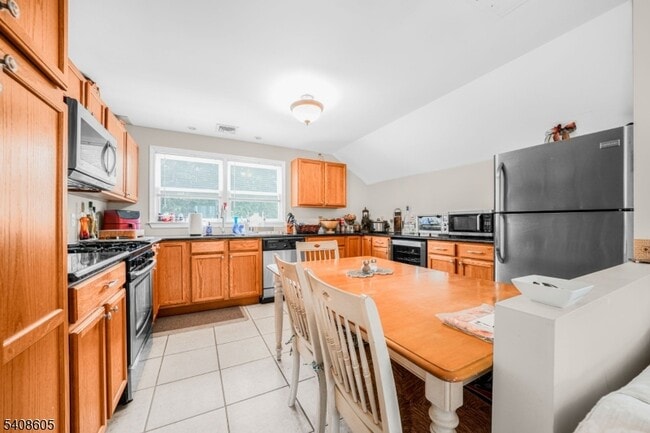 Building Photo - 12 Main Rd