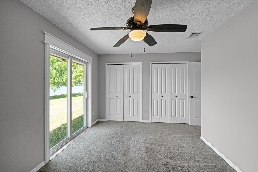 Building Photo - 485 Lakeshore Dr