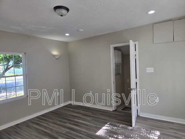 Building Photo - 451 N 25th St