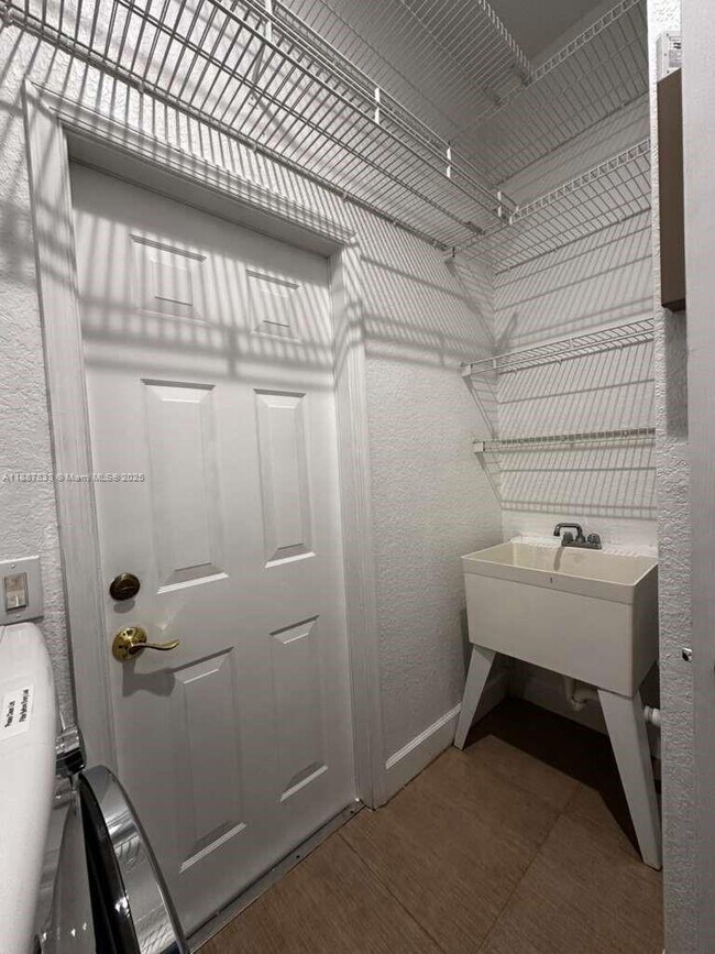 Building Photo - 1761 Aspen Ln