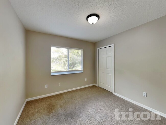 Building Photo - 6137 Skylarkcrest Dr