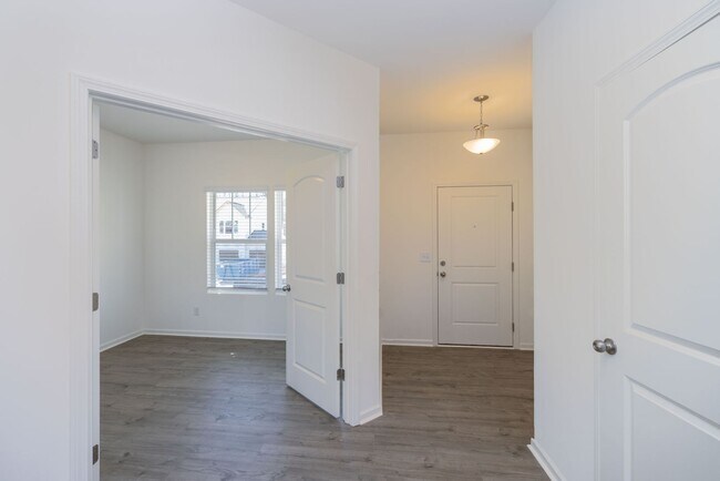 Building Photo - BEAUTIFUL 4 Bedroom Home Piedmont School D...