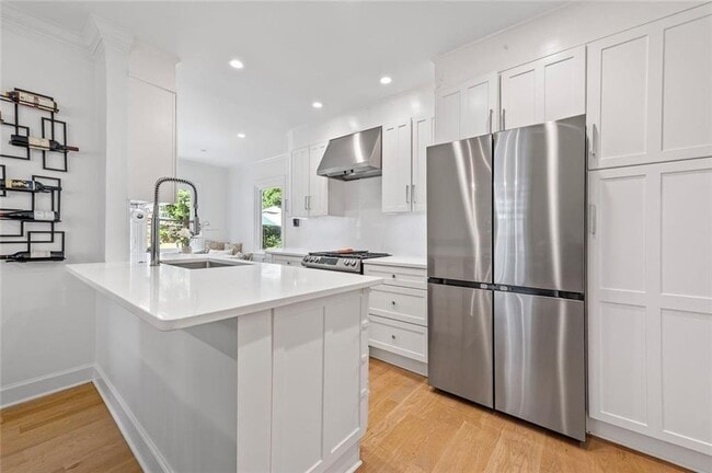 Building Photo - 346 Redland Rd NW