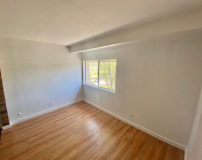 Building Photo - 1311 Summertime Ln