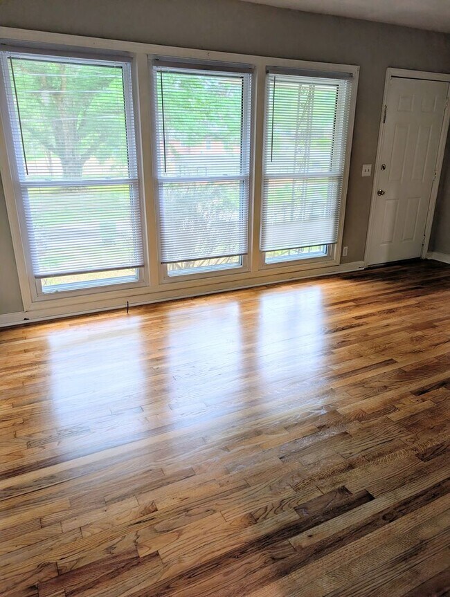 Building Photo - 246 Robert E Lee Dr