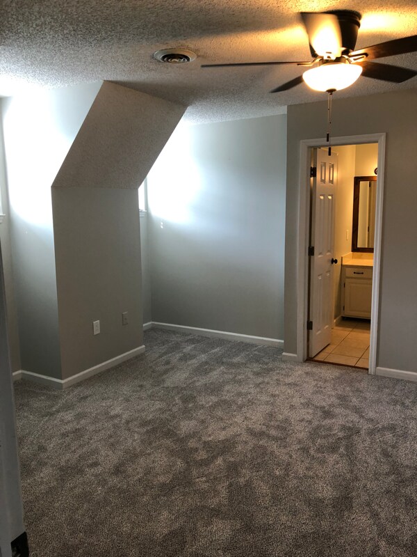 Building Photo - 10 Parwood Ct