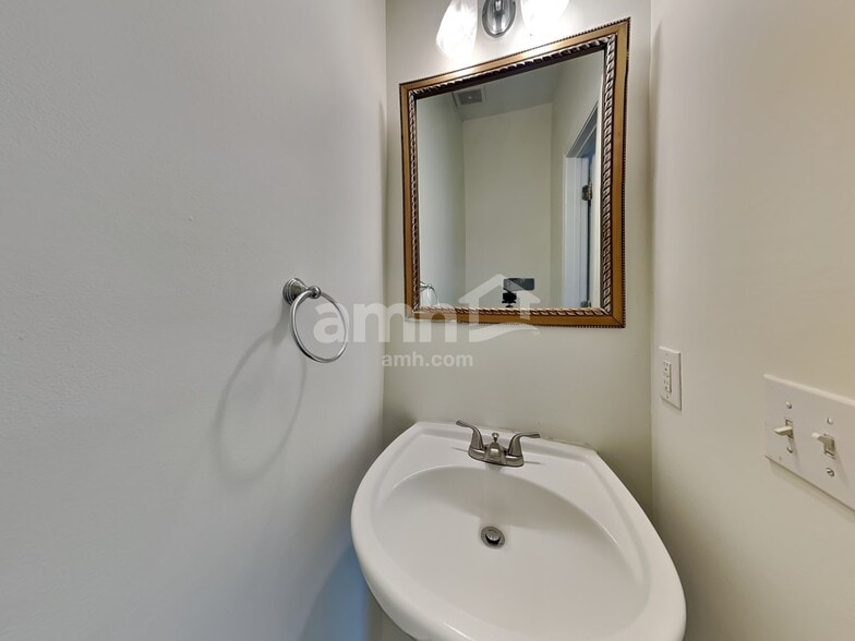 Building Photo - 101 Tagus Ct