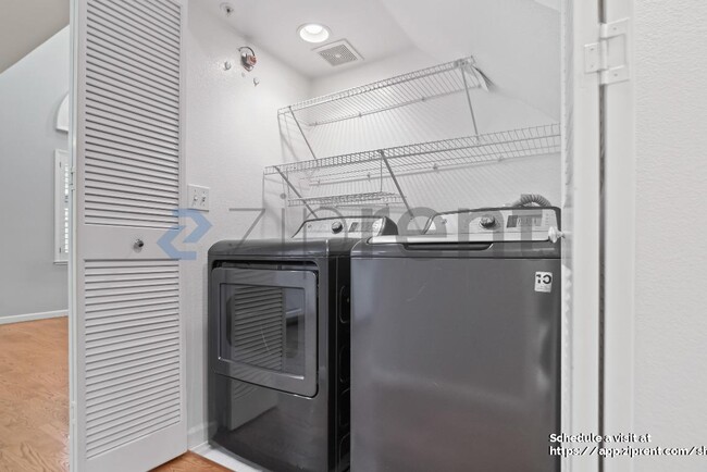 Building Photo - 6344 Holly Gillingham Ln