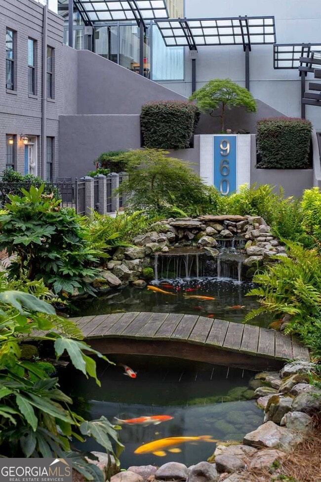 Building Photo - 960 East Paces Ferry Rd NE