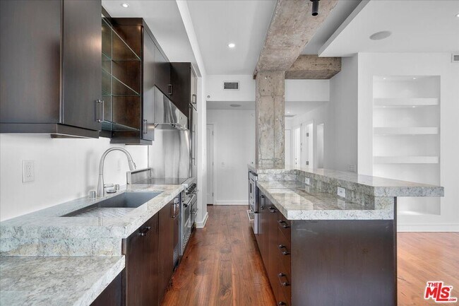 Building Photo - 1155 N La Cienega Blvd