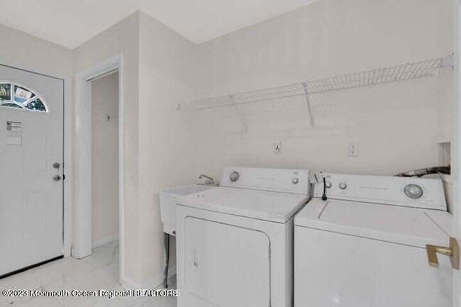 Building Photo - 380 Sapphire Dr