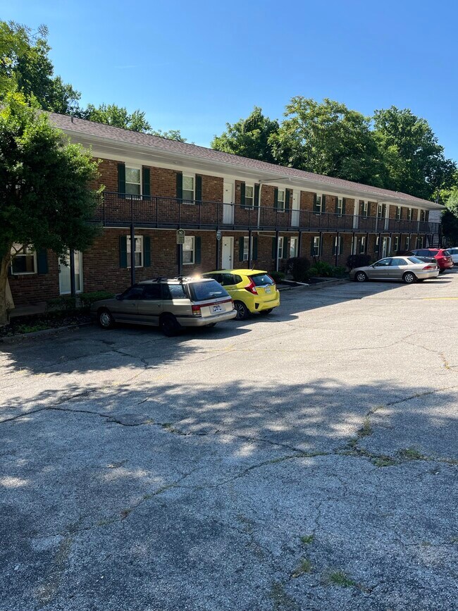 Building Photo - 480 E Red Bud Rd