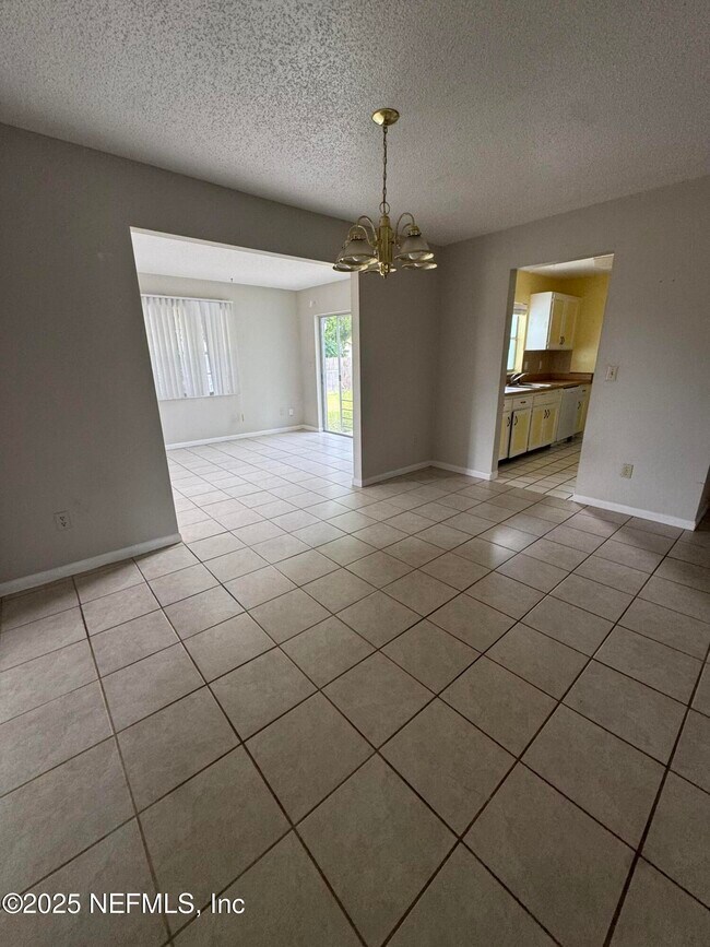 Building Photo - 283 Almansa Rd