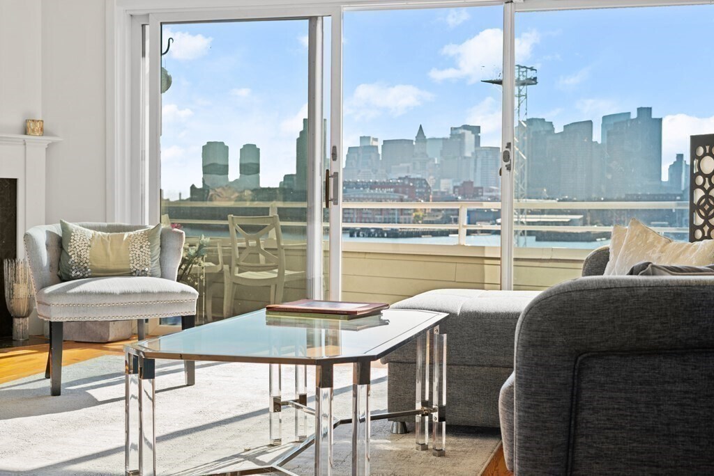 Building Photo - 3 Pier 7