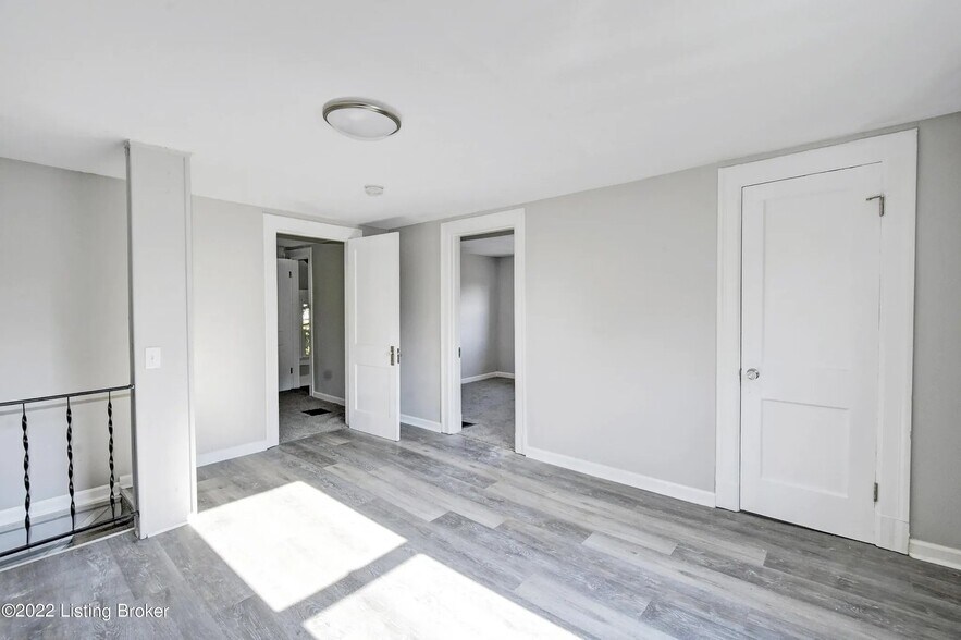 Building Photo - 130 Gillette Ave