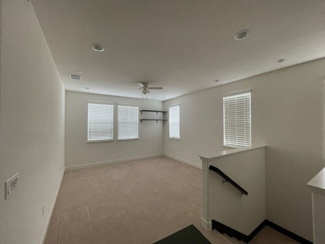 Building Photo - Beautiful home in River Island
