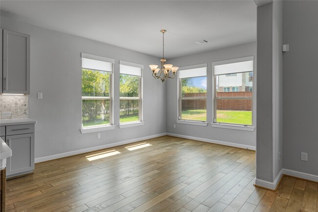 Building Photo - 11 Winter Thicket Pl