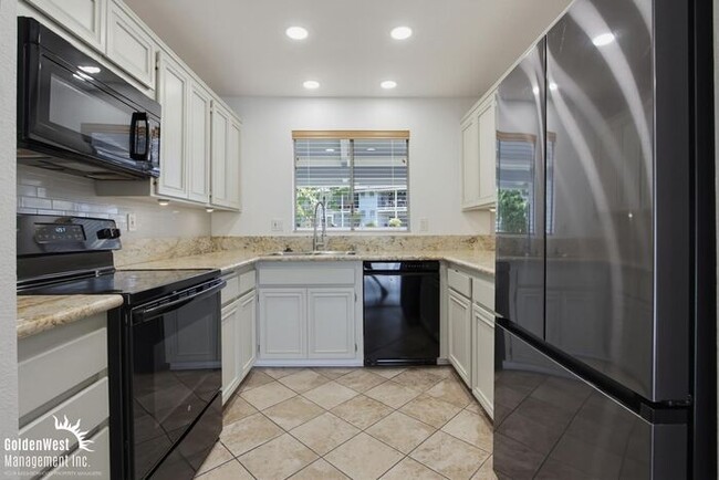 Building Photo - Inviting Upstairs 2Bdm and 2Ba Condo in San Marcos!