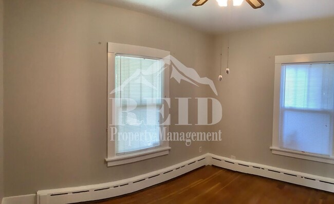 Building Photo - Large home/3bed 3 bath with bonus/office room just outside of PSNS and close to Bremerton Ferry