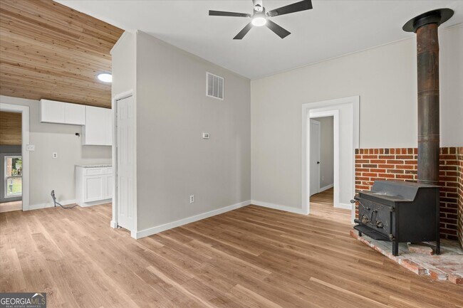 Building Photo - 3102 McKenzie Rd