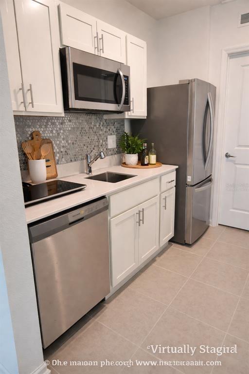 Building Photo - 3060 Armstrong Ave