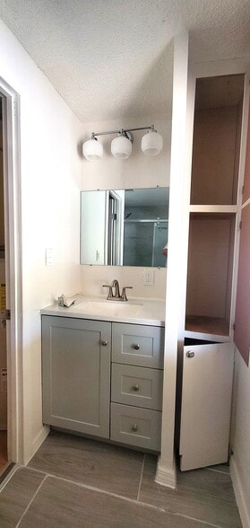 Hall Bath - 2041 N Ajo Gila Bend Hwy
