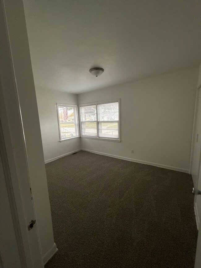 Building Photo - Charming 3-Bedroom Home Near Kenosha Dream Park