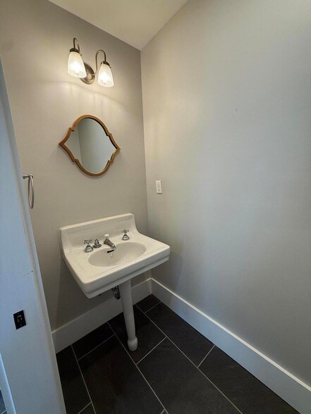 Building Photo - 206 Eveningside Dr