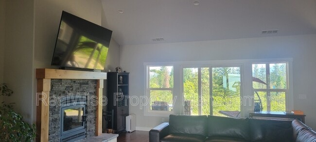 Building Photo - 235 Needlewood Dr