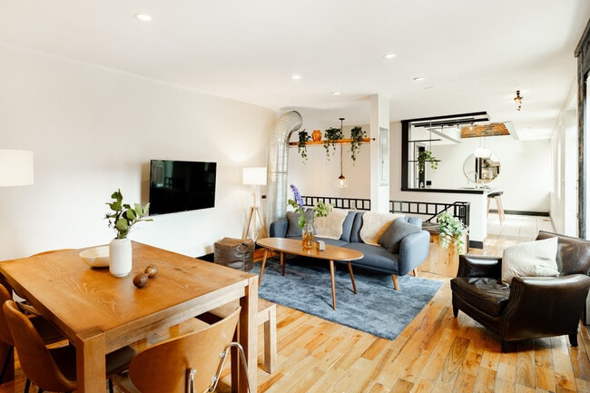 Building Photo - 1304 Broadway-SI ID1056031P