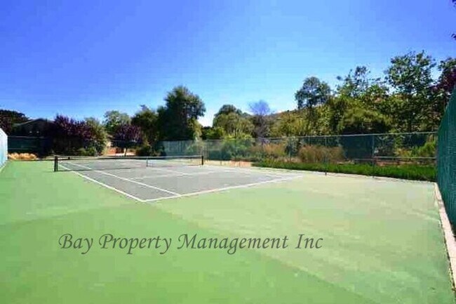 Building Photo - Rent Reduced! 3 bedroom Creekside townhouse, off Highway 68