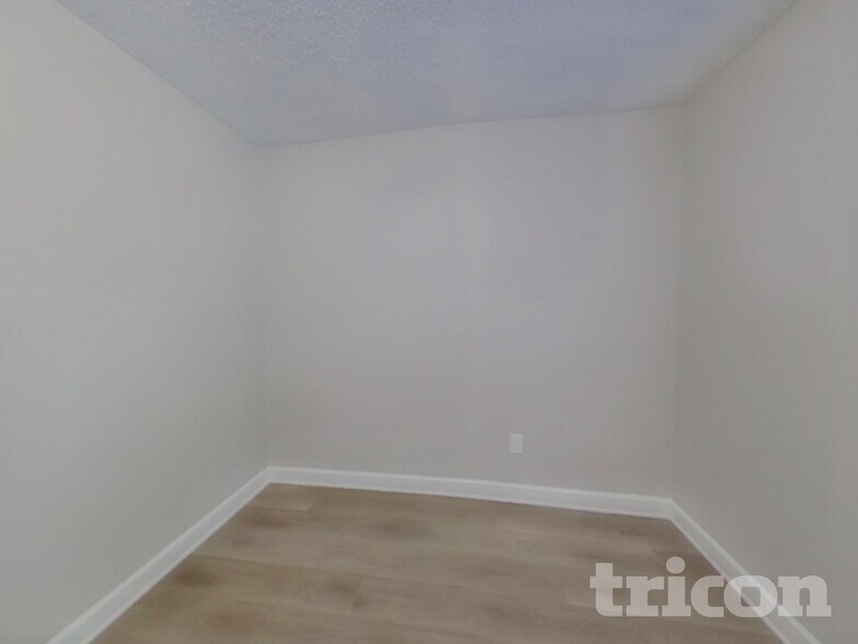 Building Photo - 2918 Brekonridge Centre Dr