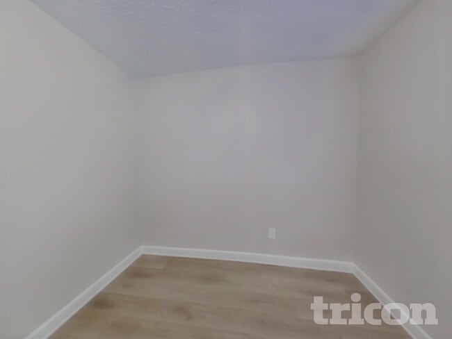 Building Photo - 2918 Brekonridge Centre Dr