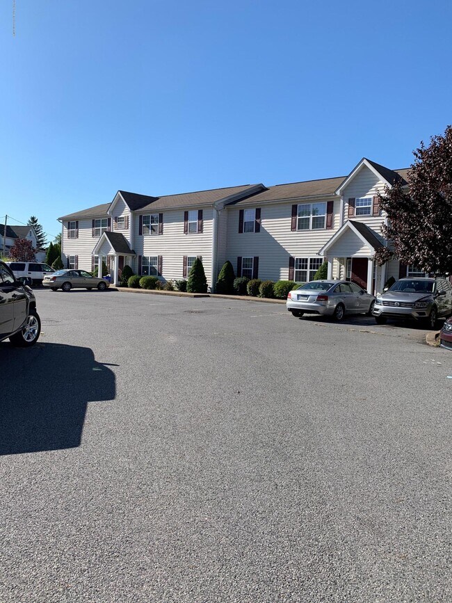 Building Photo - 251 Elm St