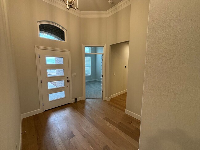 Building Photo - Cozy 4 Bedroom/2.5 Bath Home in a Wonderful Neighborhood